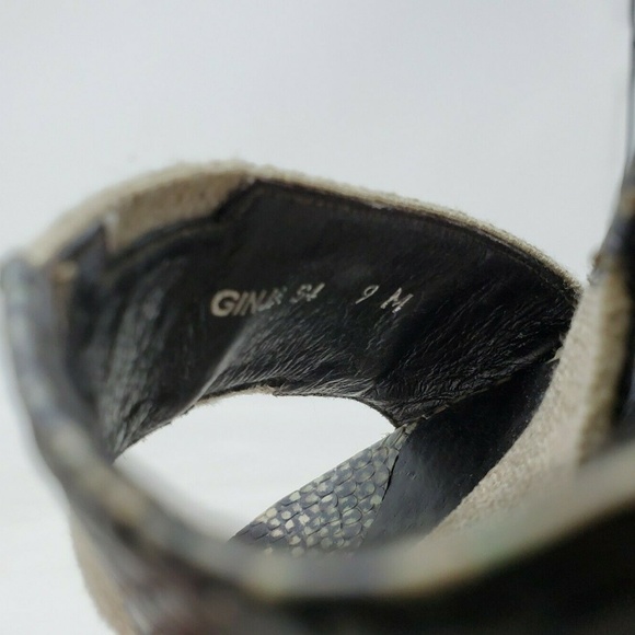 Donald J. Pliner Tan and Black Wedges - Picture 9 of 10